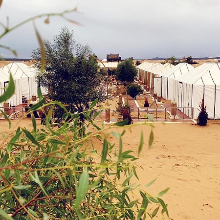 Tafouyte Luxury Camp Hotel Merzouga Bagian luar foto