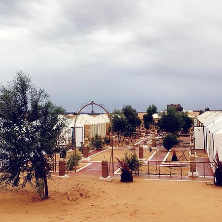Tafouyte Luxury Camp Hotel Merzouga Bagian luar foto